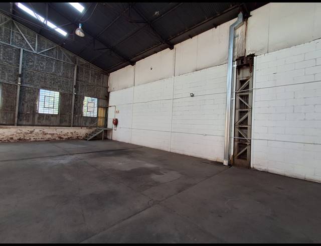 390M² WAREHOUSE TO LET IN HERIOTDALE